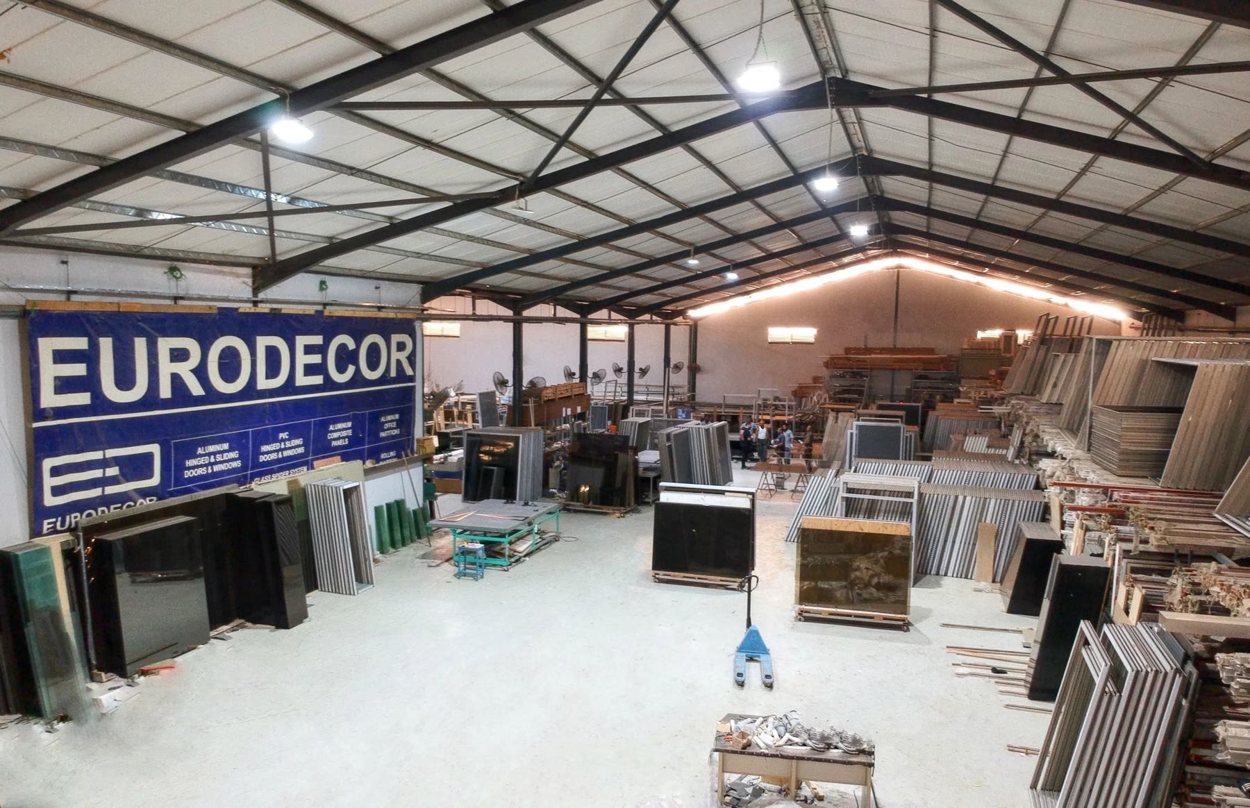 The Euro Decor factory floor in Idu, with profiles, glass and machines